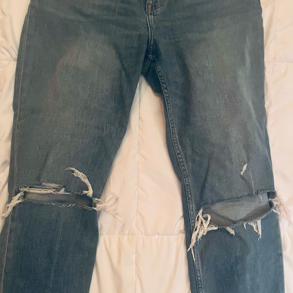 Abercrombie & Fitch Curve Love Ultra High Rise Ankle Straight Jean - Picture 2 of 4